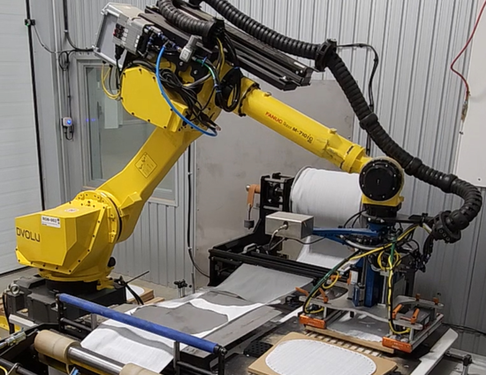Robot industriel Scara permettant d’automatiser la mise en caisse de produits